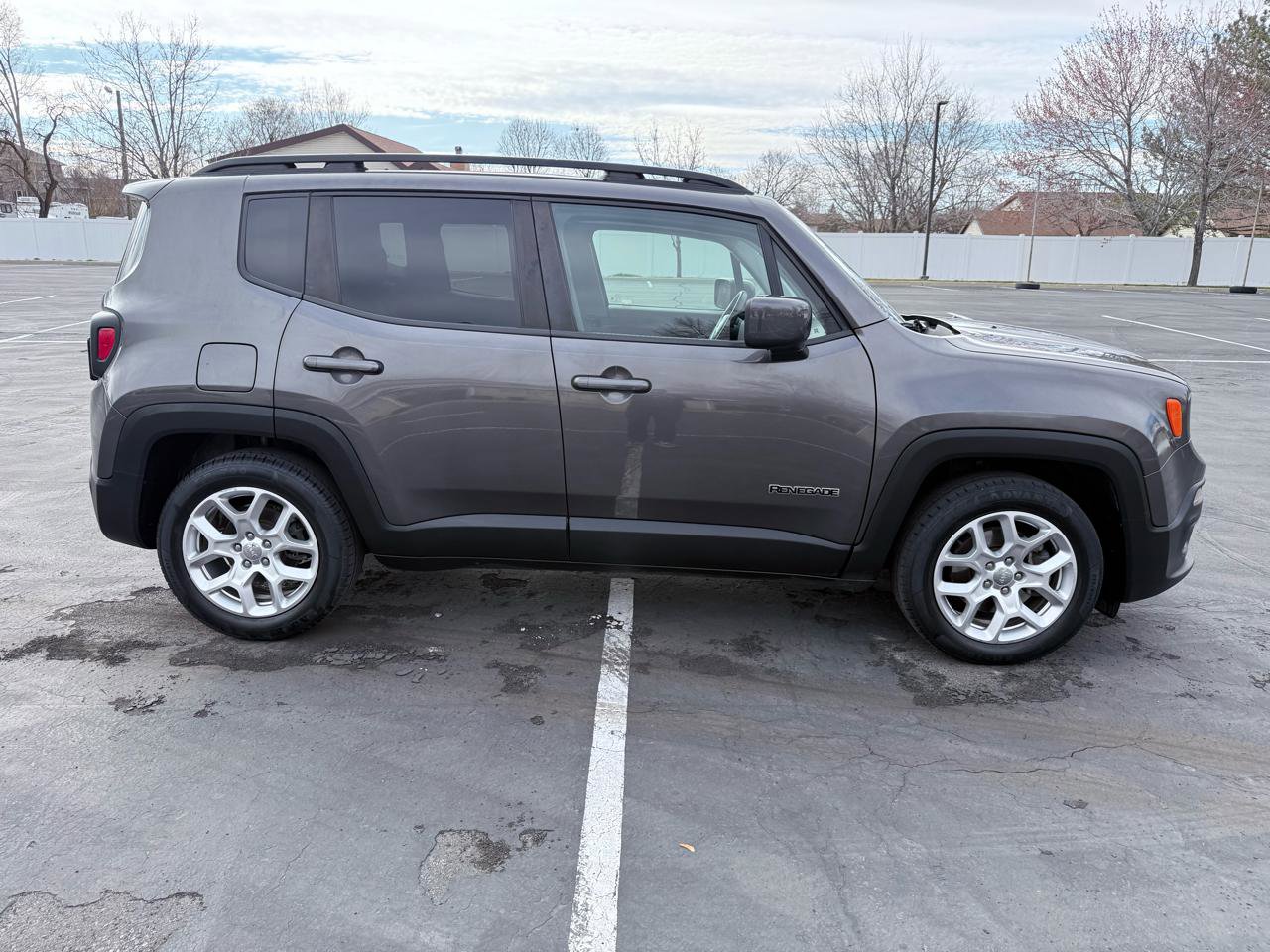 Used 2018 Jeep Renegade Latitude FWD image 6