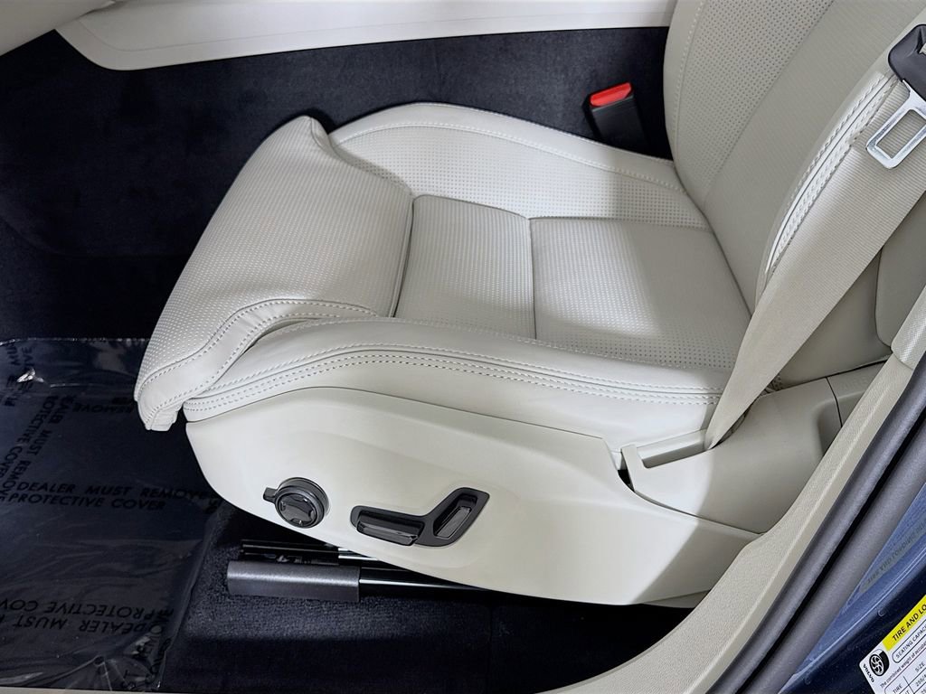 New 2026 Volvo XC60 B5 Ultra w/ Climate Package PRO image 19