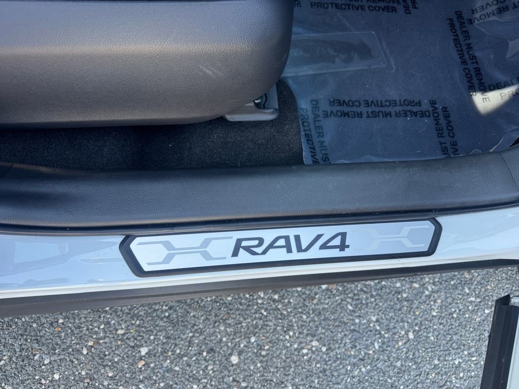 Used 2025 Toyota RAV4 XSE w/ Weather Package AWD/4WD image 18