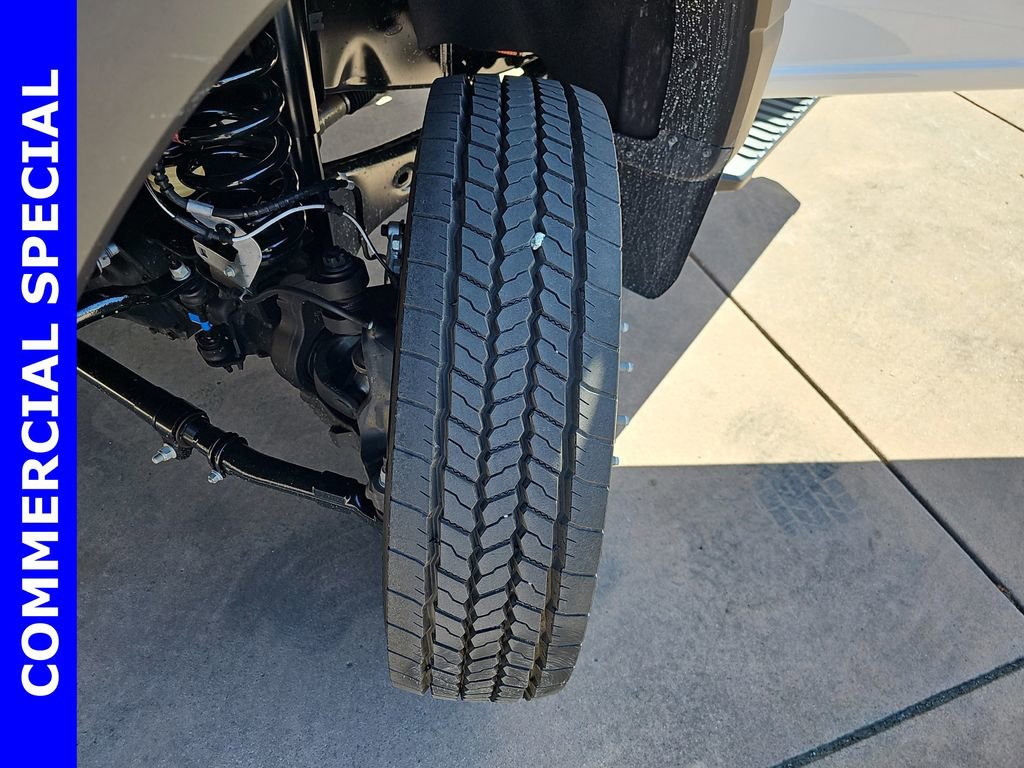 New 2025 Ford F550 4x4 Regular Cab Super Duty image 35