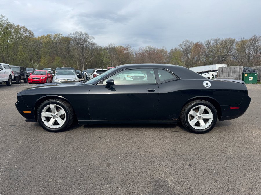 Used 2013 Dodge Challenger SXT RWD image 2