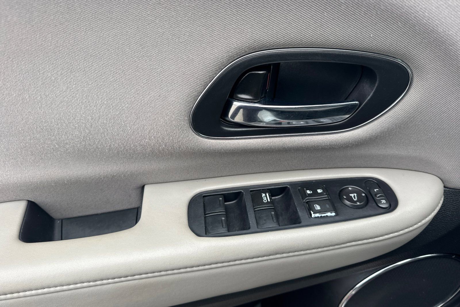 Used 2018 Honda HR-V EX image 14