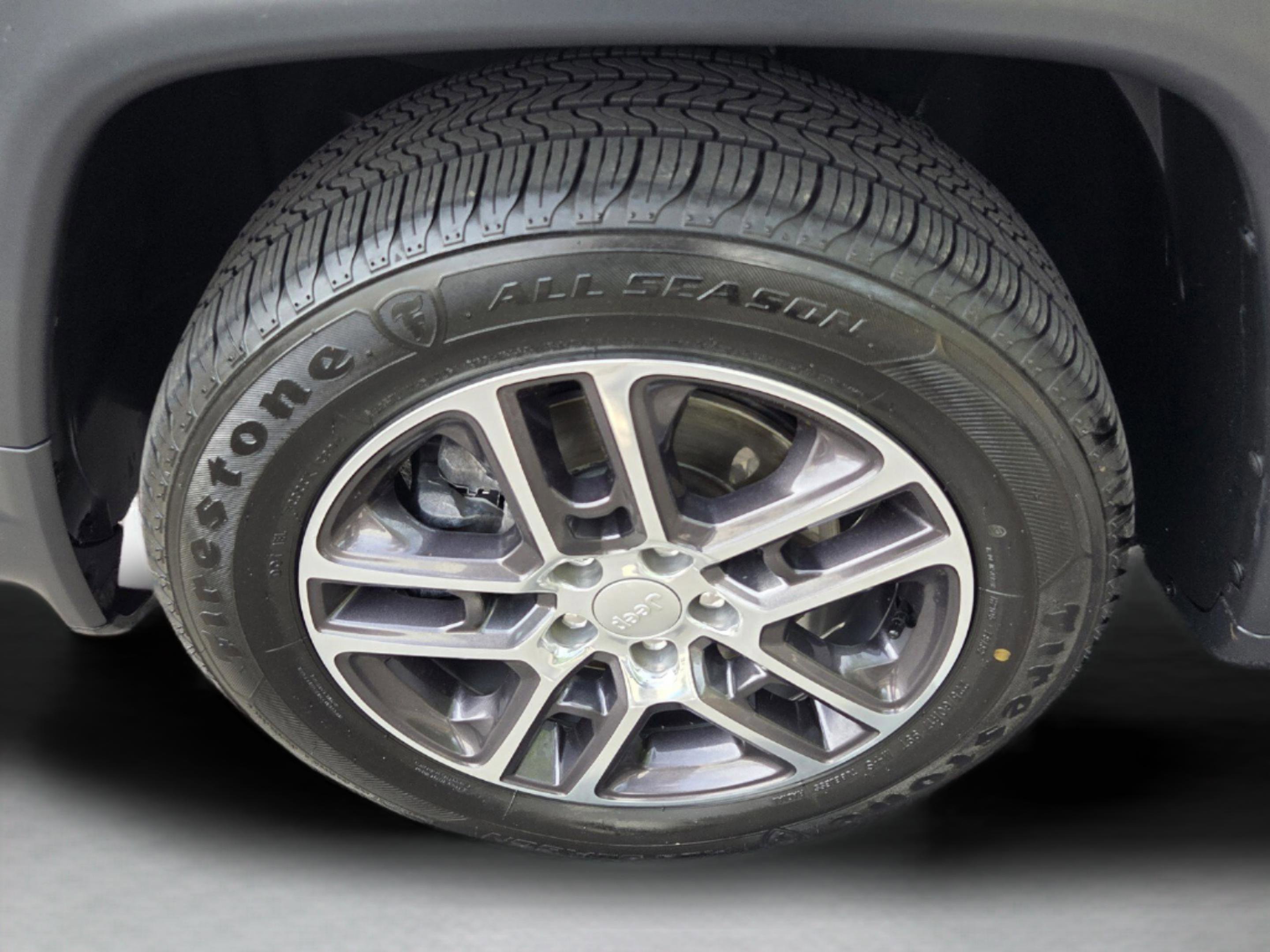 Used 2018 Jeep Compass Latitude w/ Popular Equipment Group FWD image 32