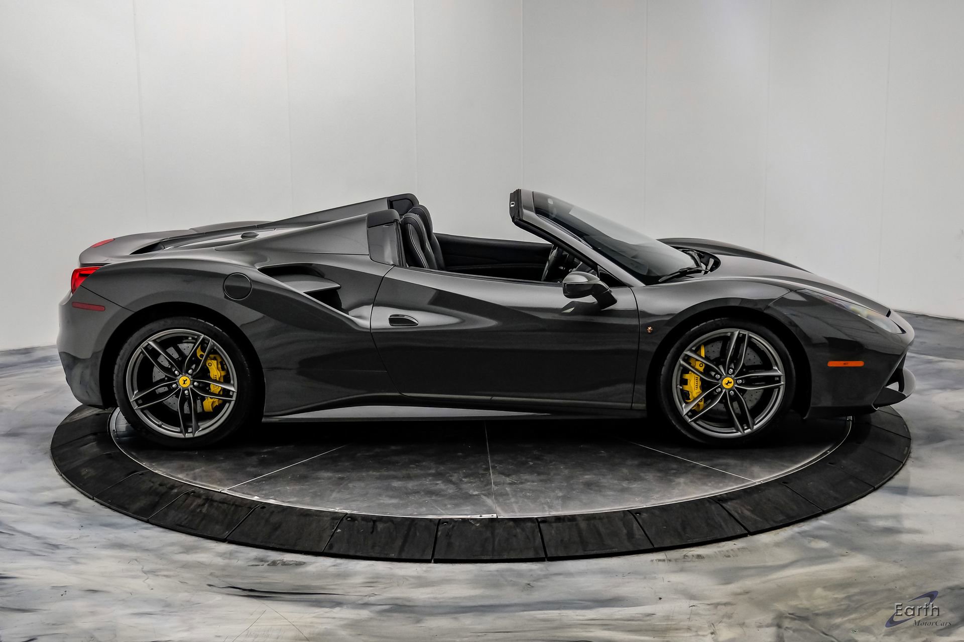 Used 2018 Ferrari 488 Spider RWD image 27