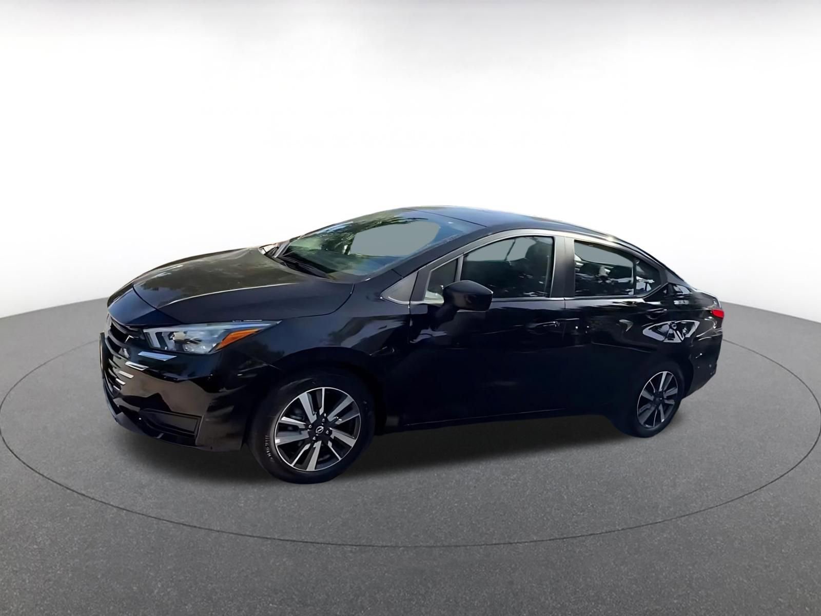 Used 2025 Nissan Versa SV image 8