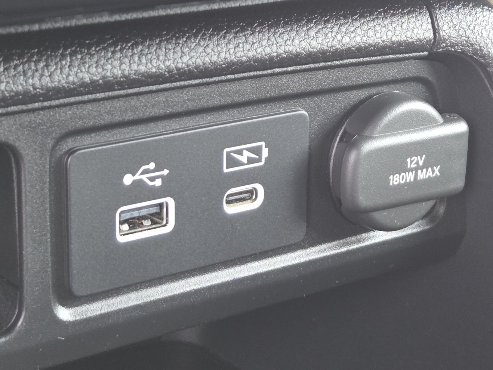 Used 2025 Honda Pilot Sport image 8