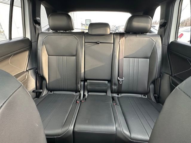 Certified 2022 Volkswagen Tiguan SE R-Line image 29