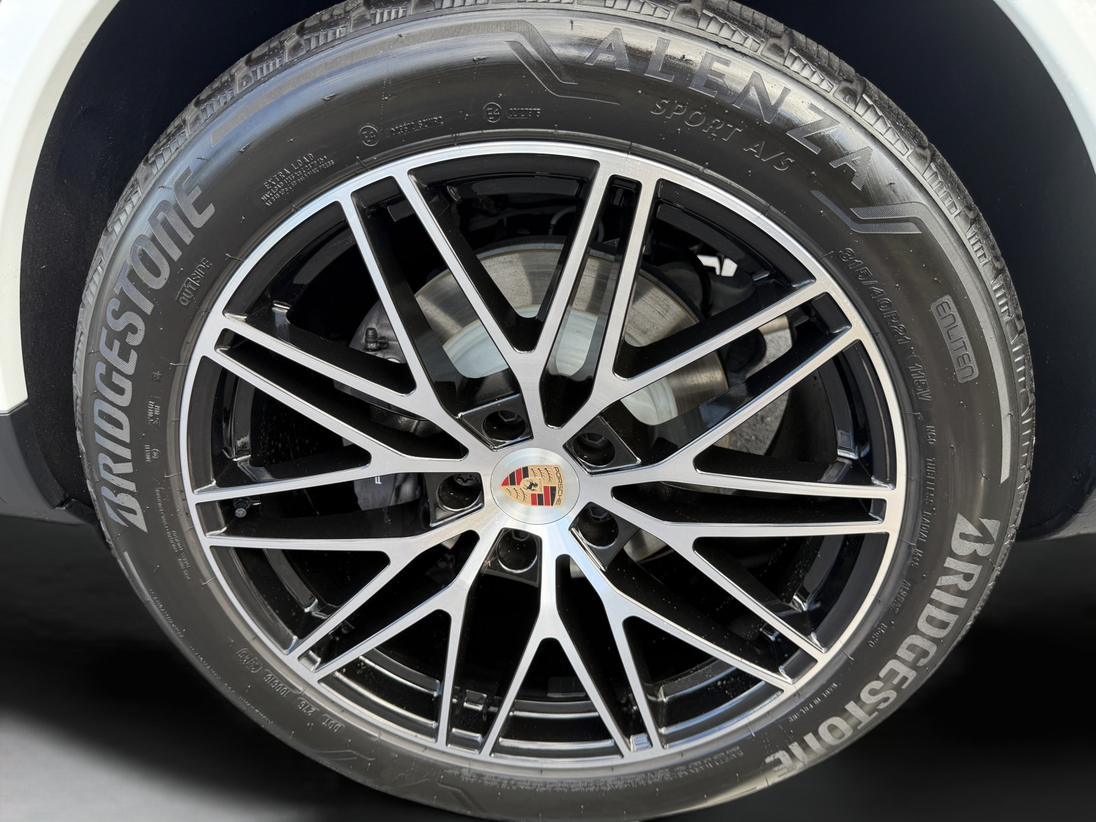 Certified 2025 Porsche Cayenne E-Hybrid Coupe AWD/4WD image 9