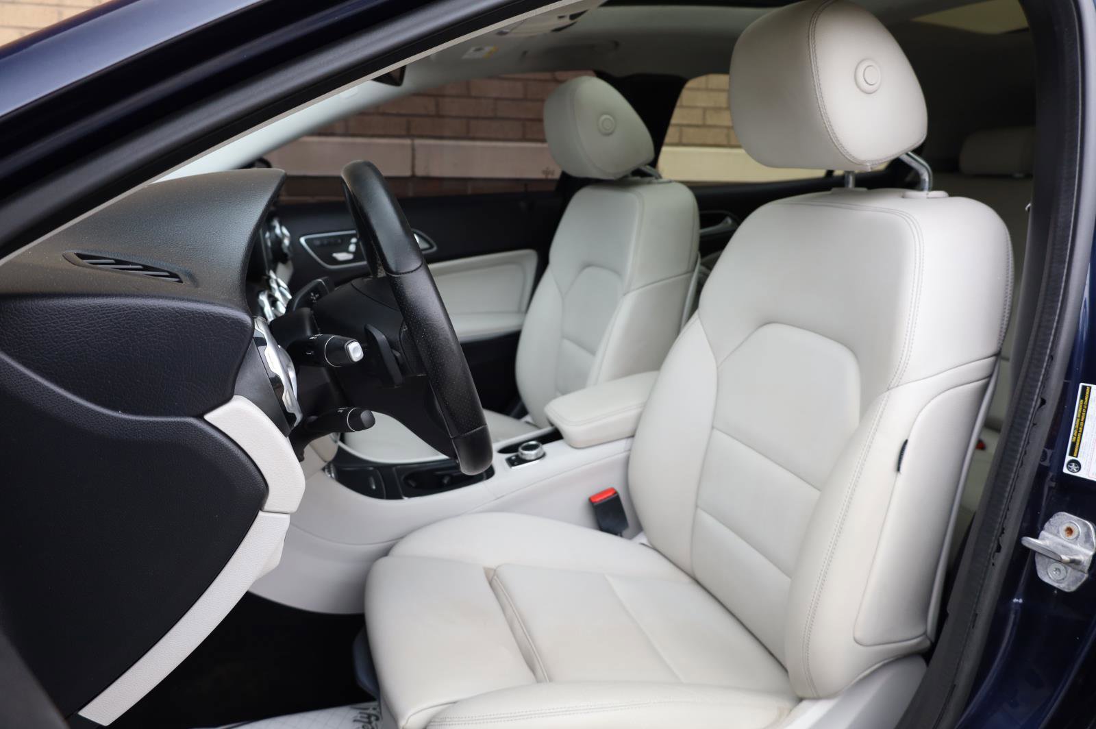 Used 2018 Mercedes-Benz GLA 250 4MATIC w/ Premium Package image 15
