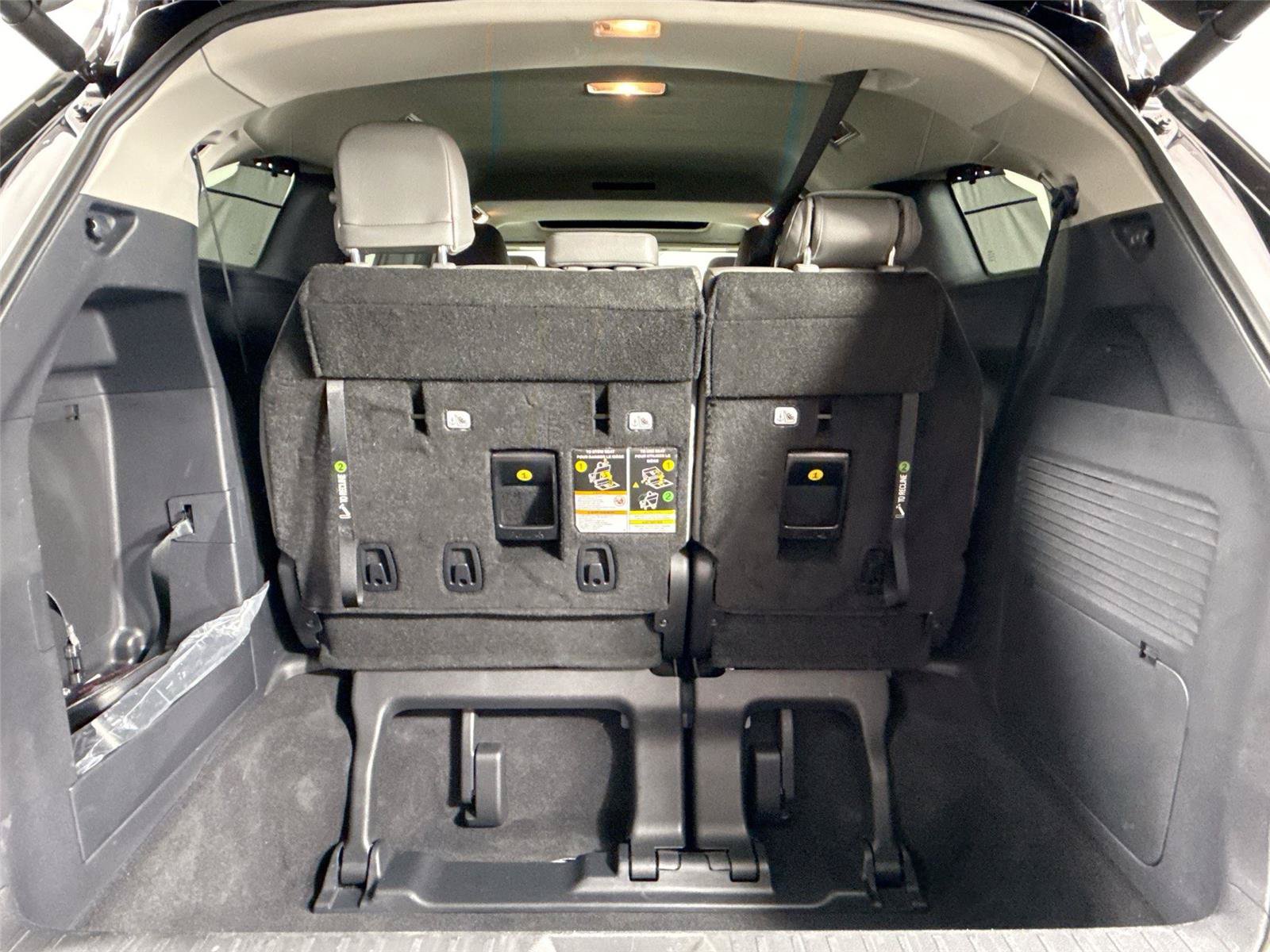 Certified 2026 Toyota Sienna XLE FWD image 38