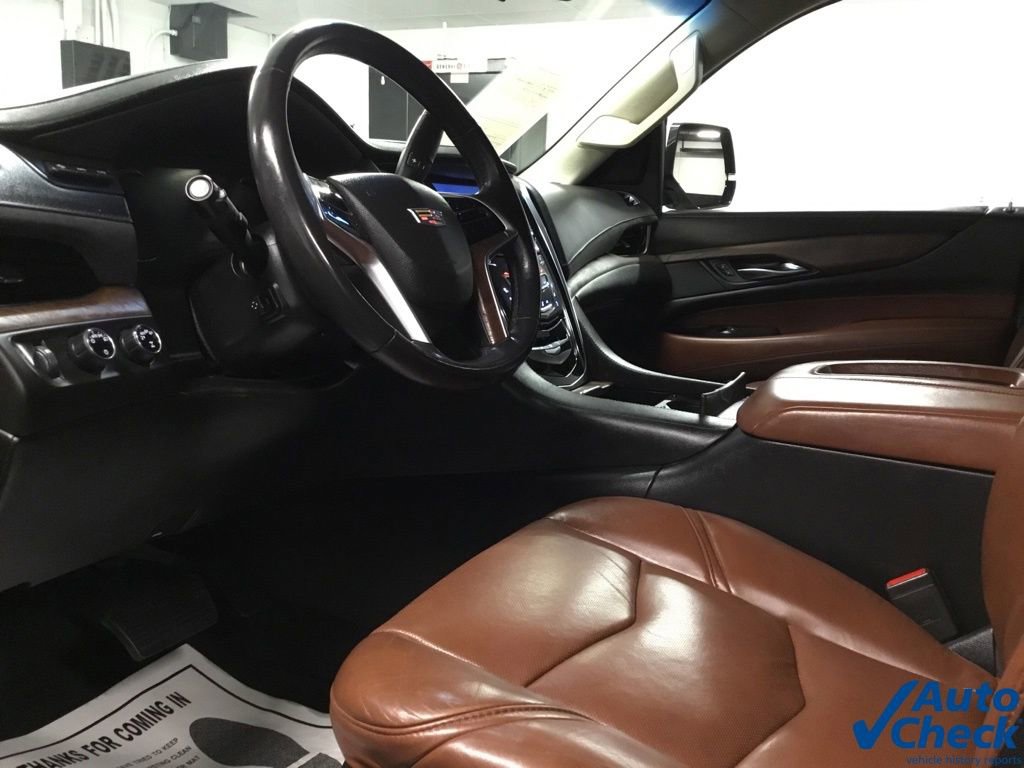 Used 2017 Cadillac Escalade Luxury AWD/4WD image 23