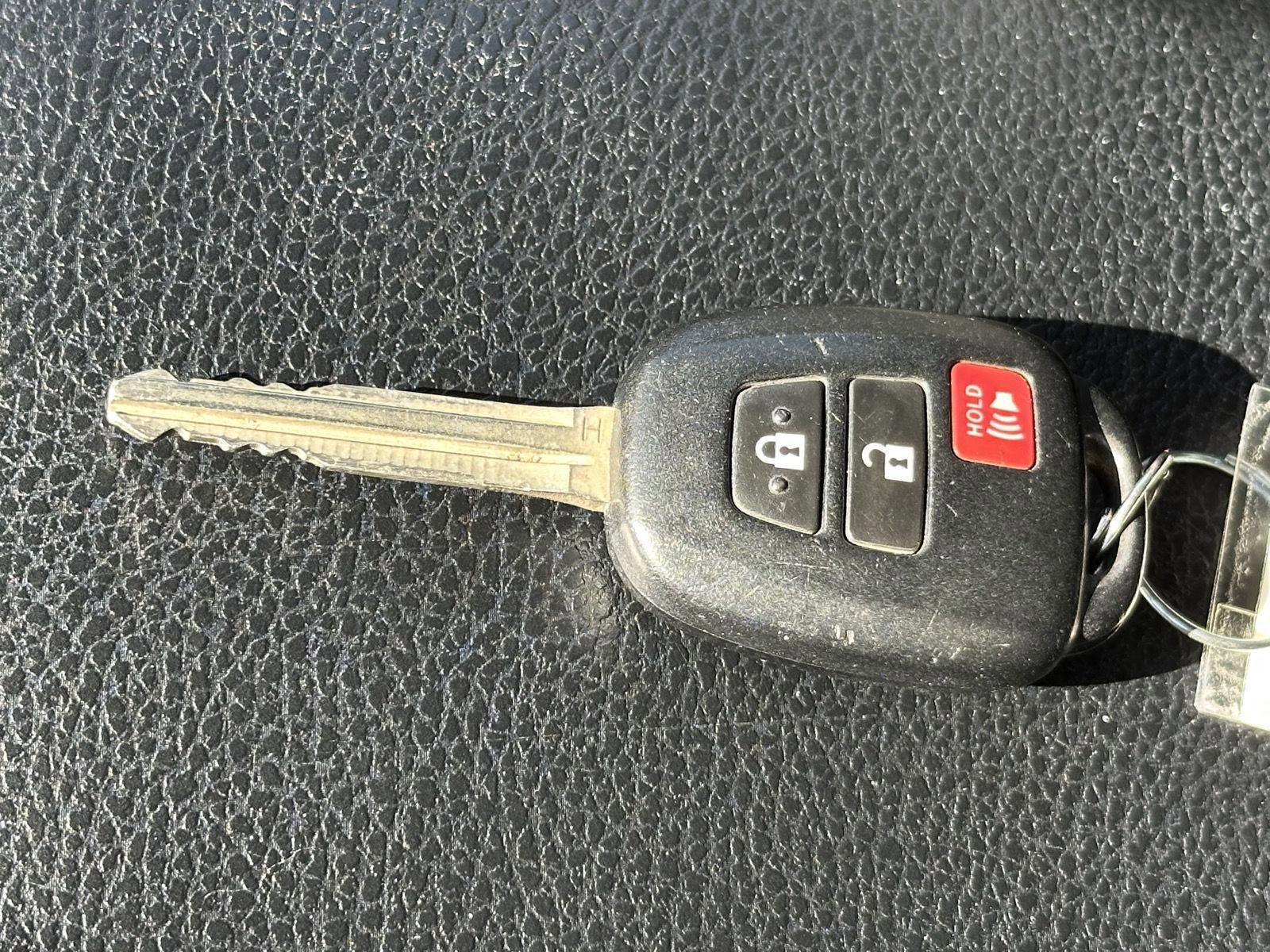 Used 2014 Toyota RAV4 LE AWD/4WD image 14