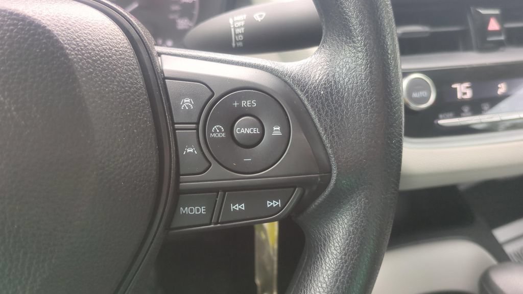 Used 2025 Toyota Corolla LE FWD image 19