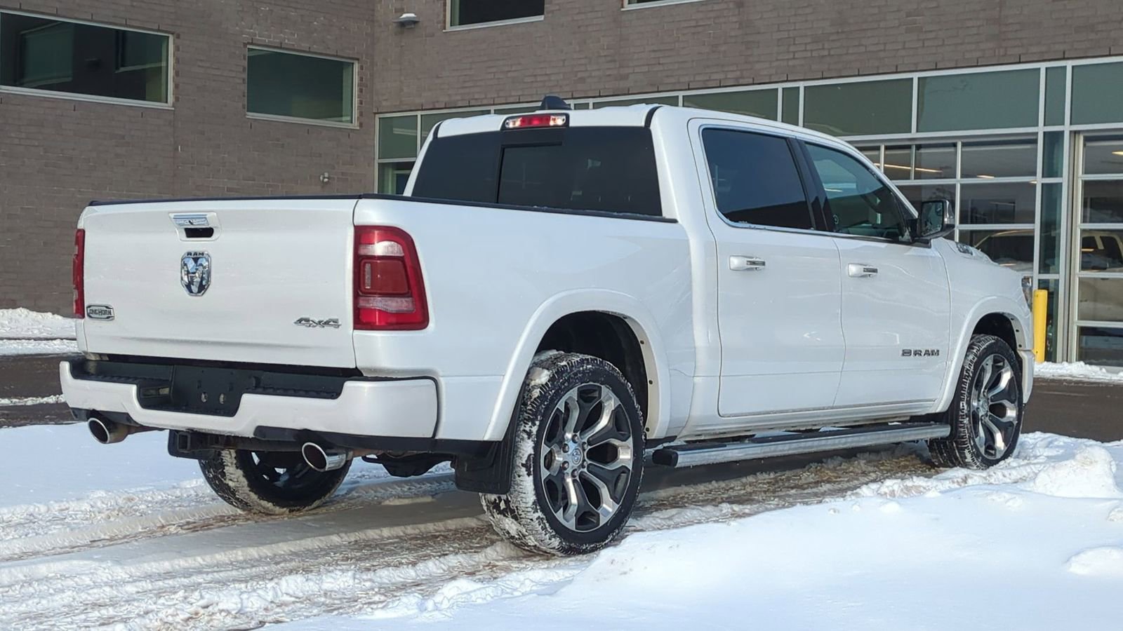 Used 2022 RAM 1500 Limited w/ Body-Colour Bumper Group image 8