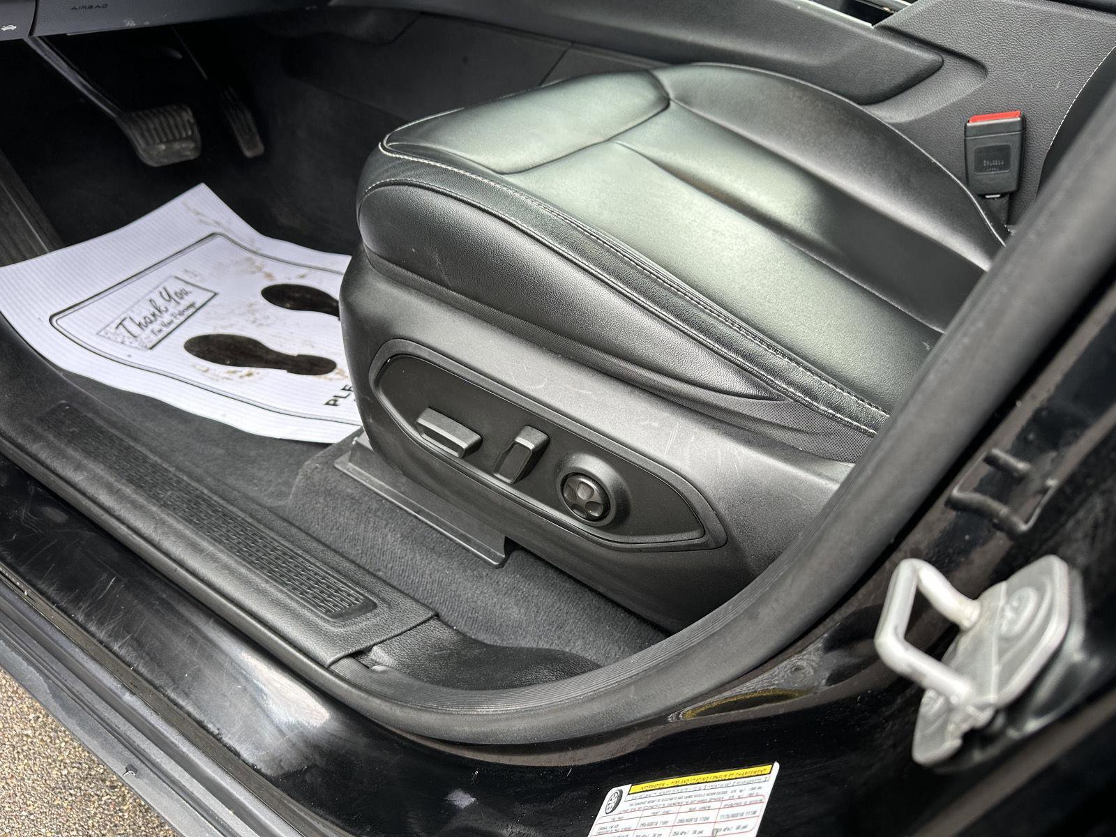 Used 2023 Jeep Grand Cherokee Limited AWD/4WD image 19
