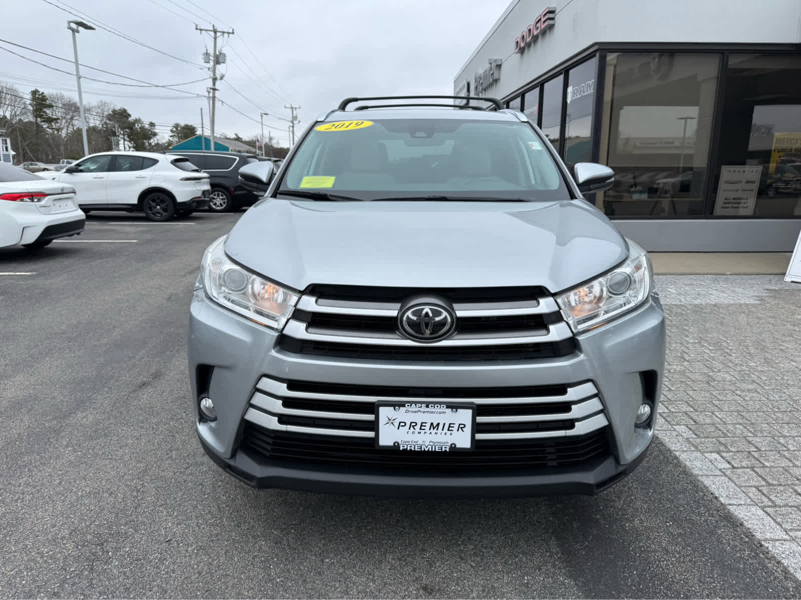 Used 2019 Toyota Highlander XLE image 2