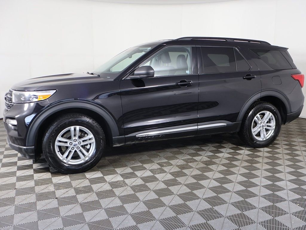 Used 2021 Ford Explorer XLT w/ Equipment Group 202A AWD/4WD image 16