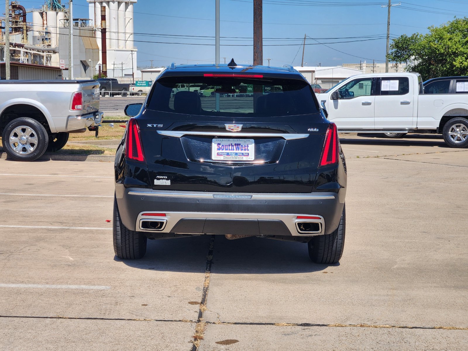 Used 2022 Cadillac XT5 Premium Luxury w/ LPO, Floor Liner Package AWD/4WD image 8