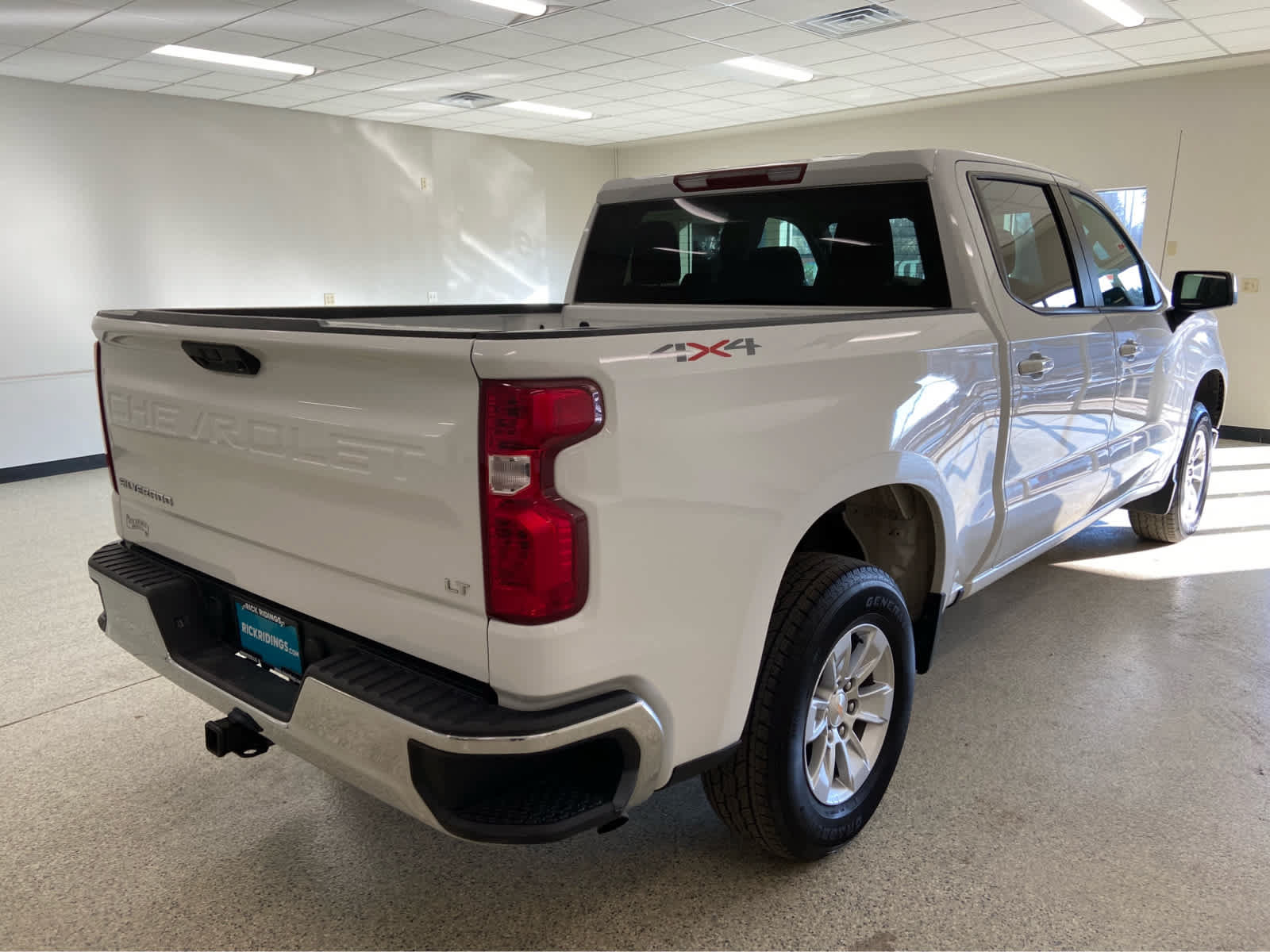 Used 2025 Chevrolet Silverado 1500 LT AWD/4WD image 7