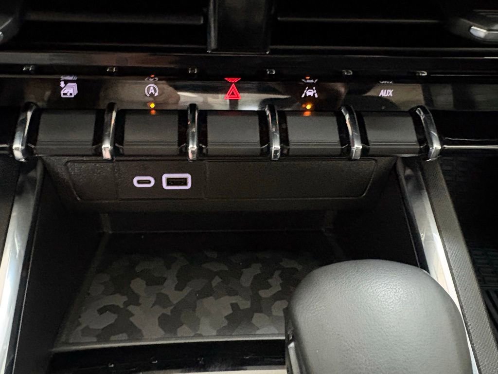 Used 2024 GMC Canyon Elevation w/ Convenience Package image 19