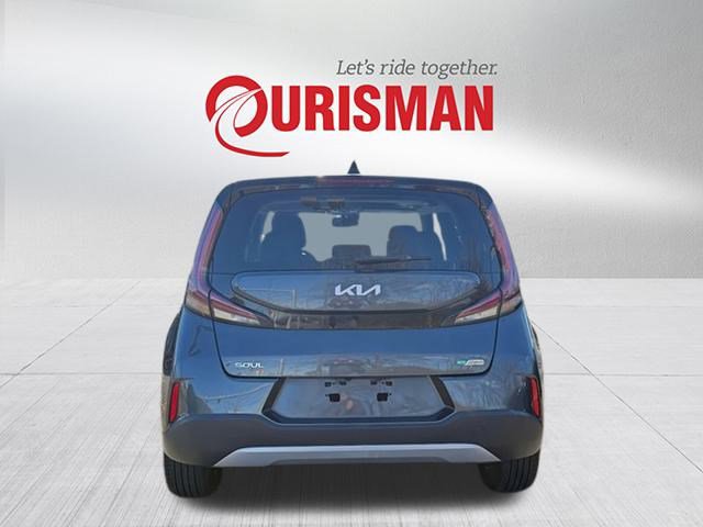 Used 2023 Kia Soul EX image 3