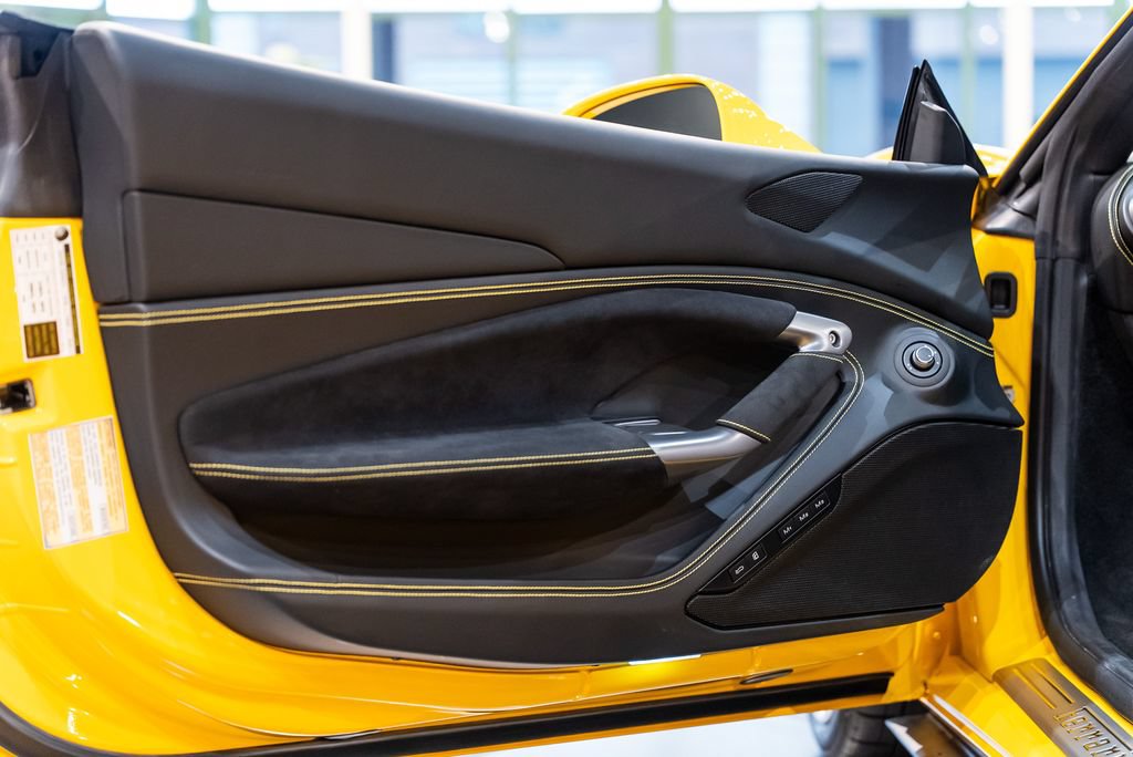 Certified 2021 Ferrari F8 Tributo RWD image 20