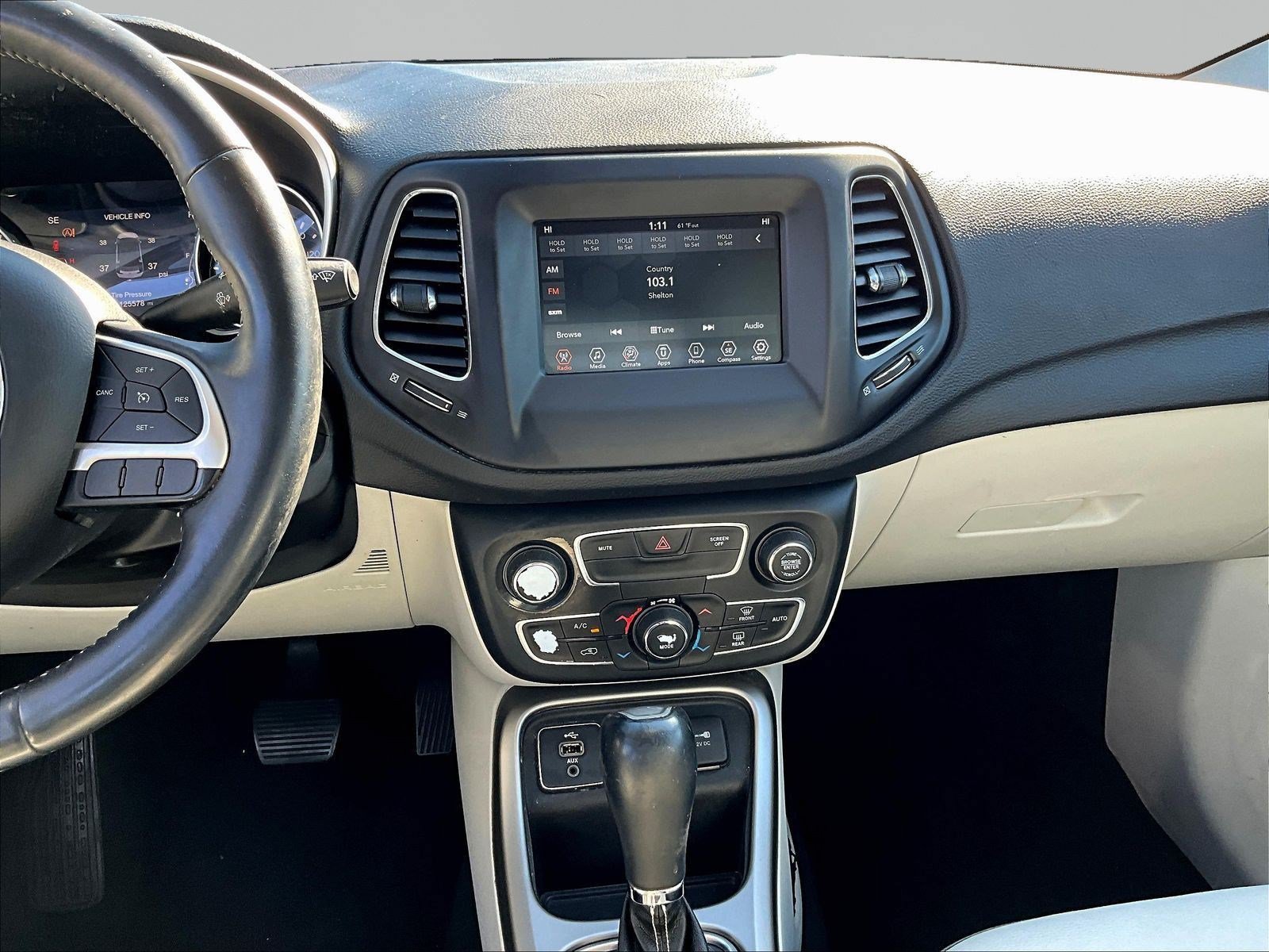 Used 2018 Jeep Compass Latitude w/ Popular Equipment Group FWD image 9