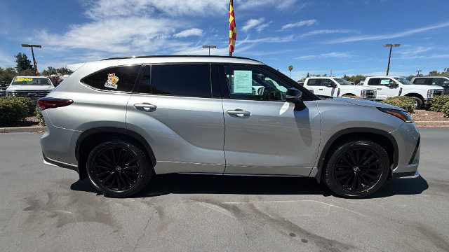 Used 2023 Toyota Highlander XSE AWD/4WD image 3