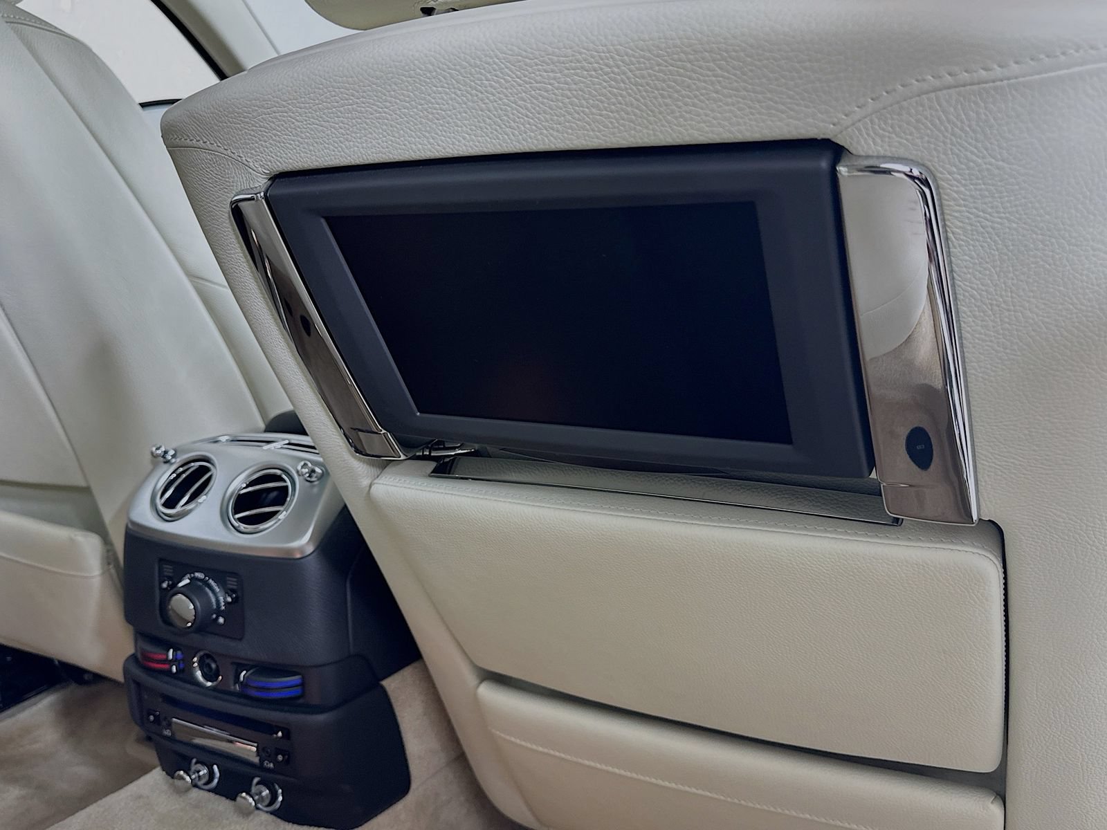 Used 2010 Rolls-Royce Ghost RWD image 64