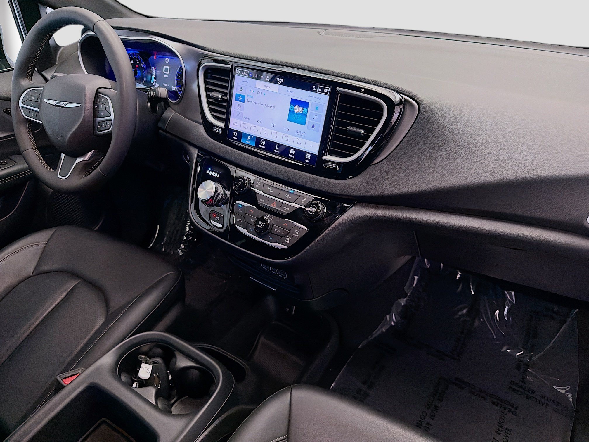 Used 2025 Chrysler Pacifica Select FWD image 12