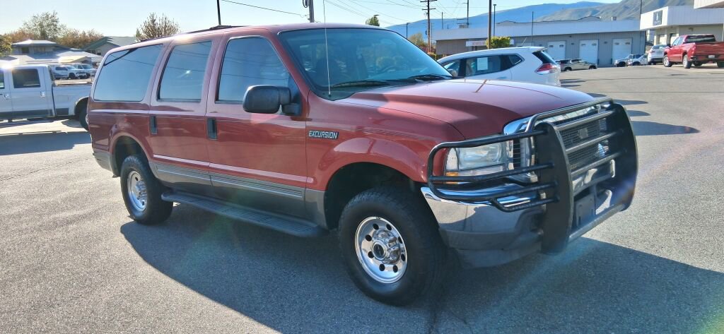 Used 2004 Ford Excursion XLT image 2