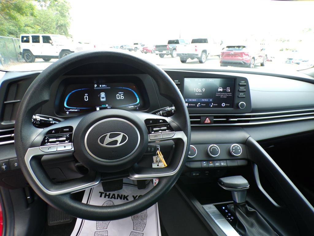 Certified 2025 Hyundai Elantra SE FWD image 10