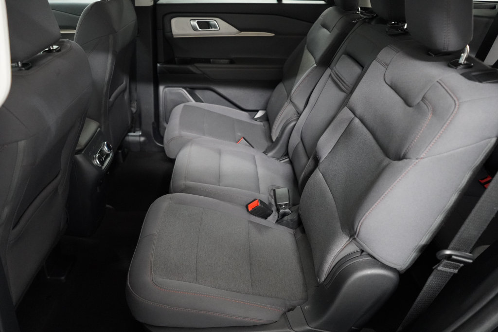 Certified 2025 Ford Explorer Active RWD image 20