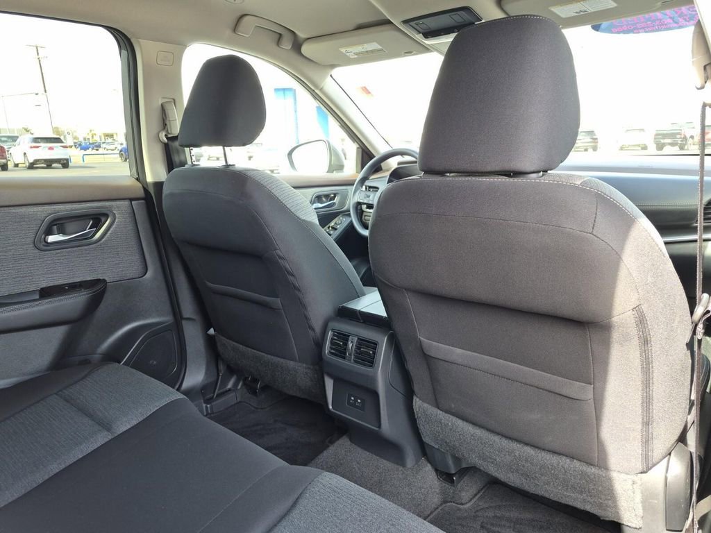 Used 2022 Nissan Rogue SV image 15