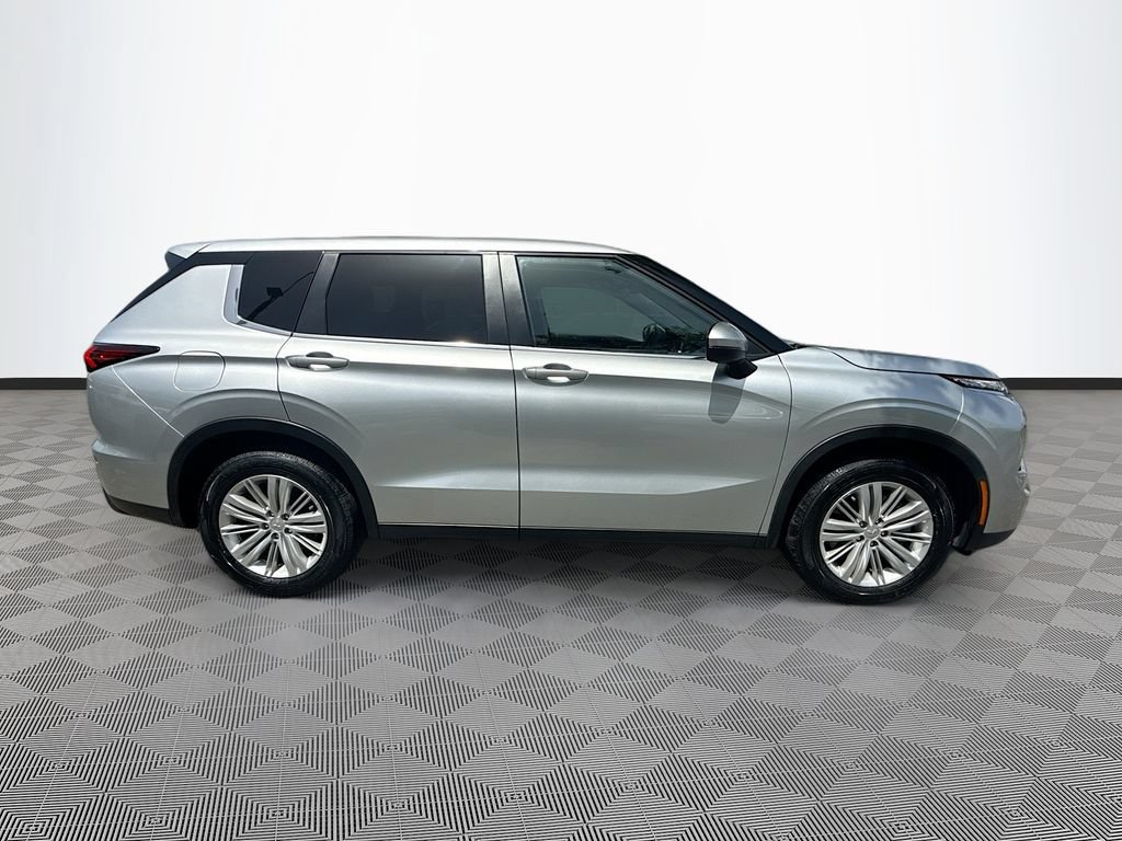 Used 2024 Mitsubishi Outlander ES FWD image 8