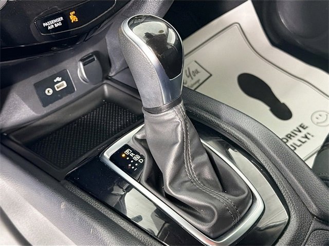 Used 2020 Nissan Rogue SV image 16