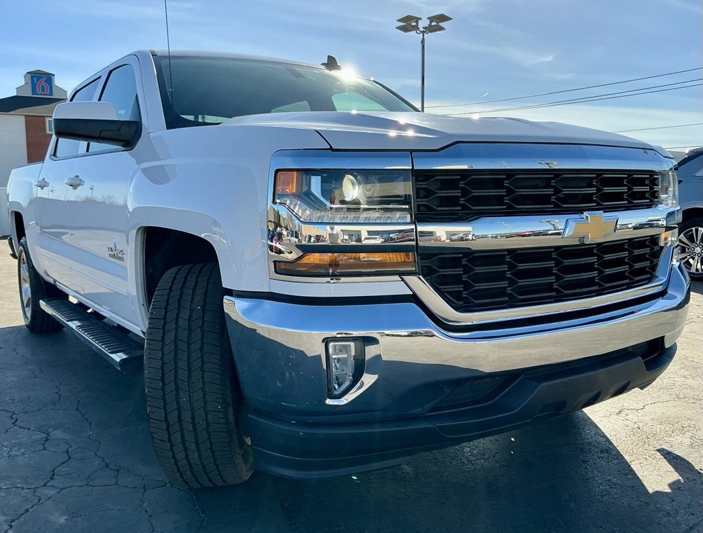 Used 2018 Chevrolet Silverado 1500 LT w/ Texas Edition image 2