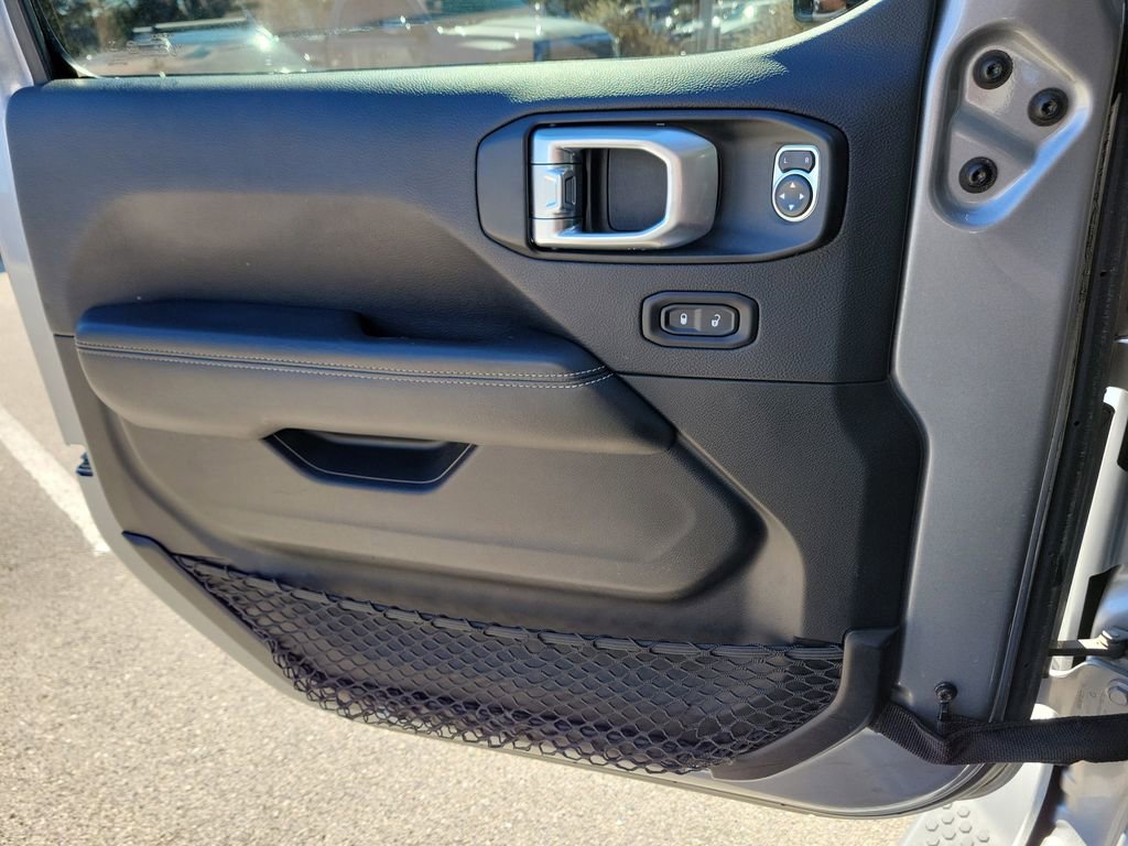 Used 2019 Jeep Wrangler Unlimited Sahara image 24