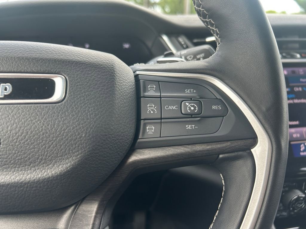 Used 2022 Jeep Grand Cherokee Limited image 18