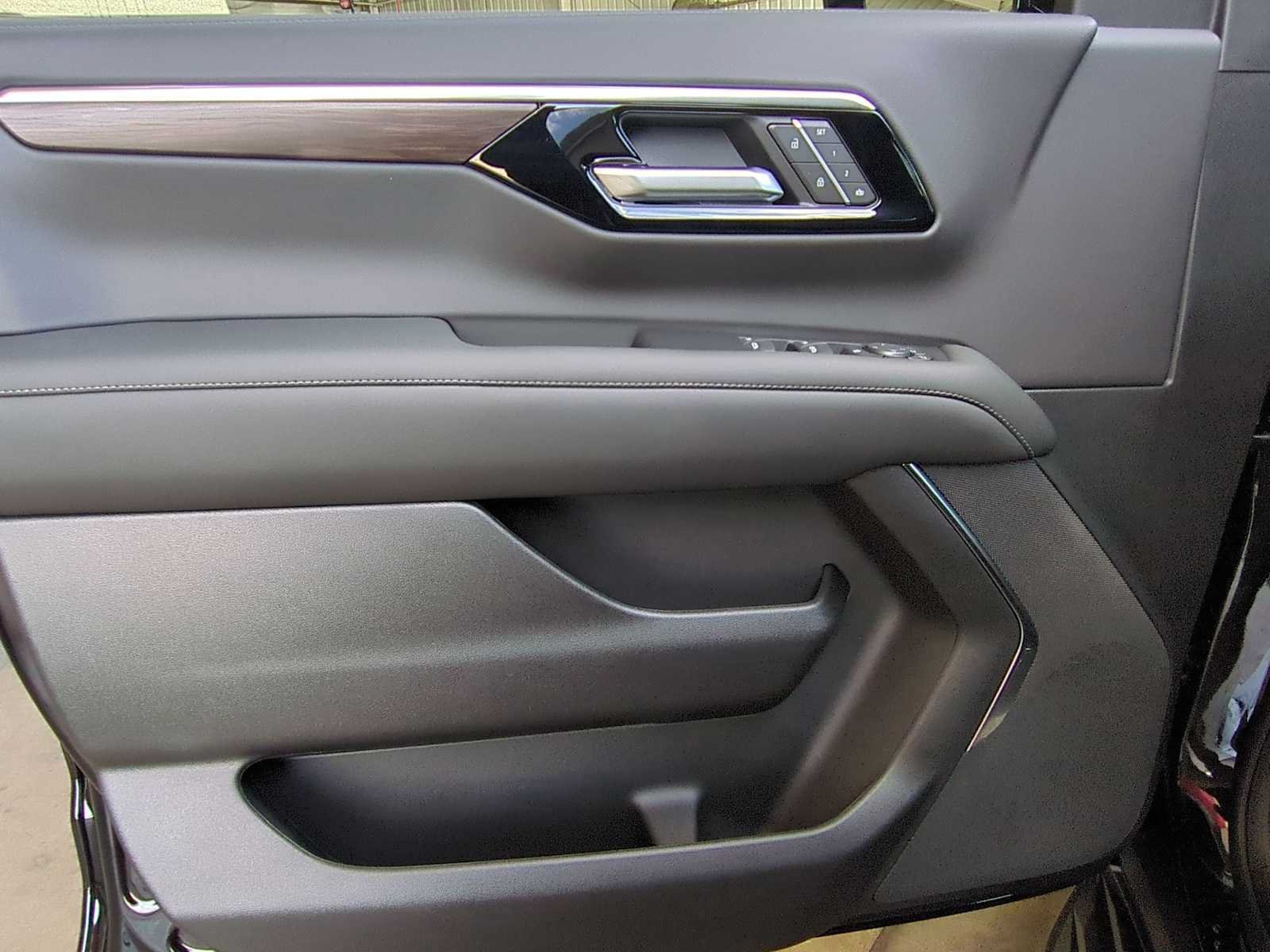 New 2026 Chevrolet Suburban LT RWD image 10