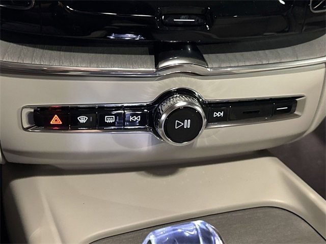 New 2025 Volvo XC60 B5 Ultra w/ Protection Package Premier AWD/4WD image 17