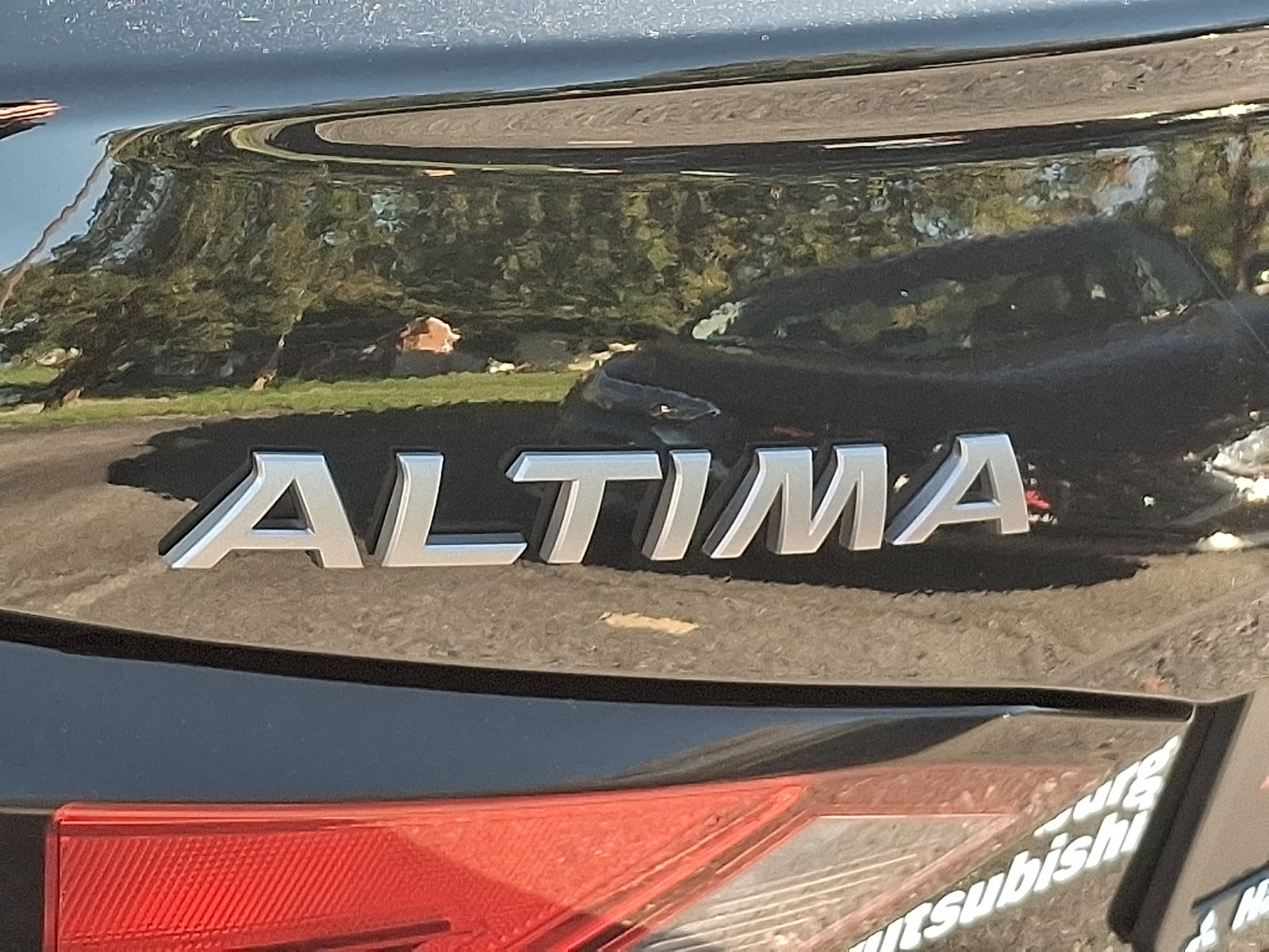 Used 2025 Nissan Altima 2.5 SV FWD image 30