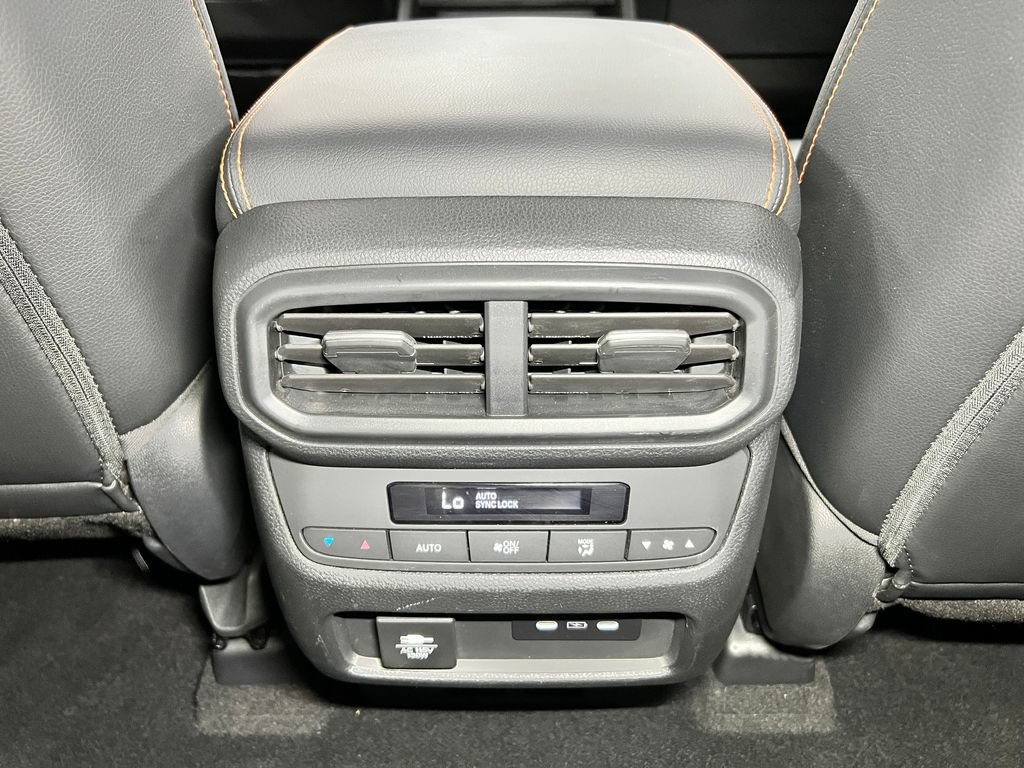 Used 2025 Honda Pilot TrailSport image 23