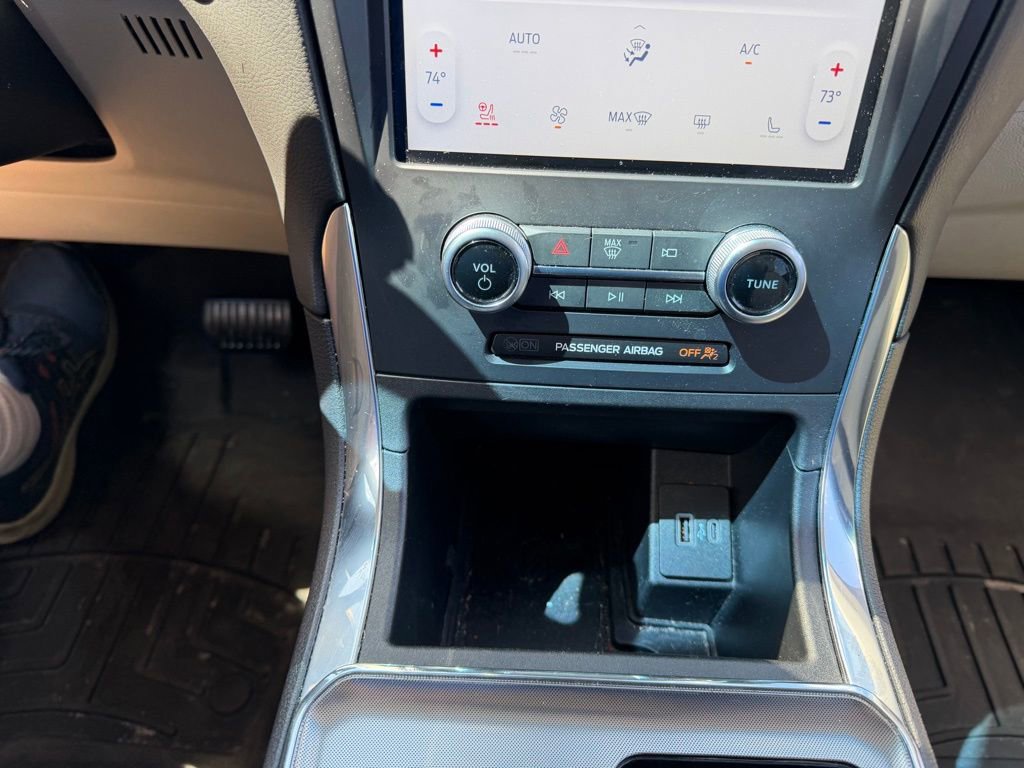 Used 2024 Ford Edge Titanium image 28