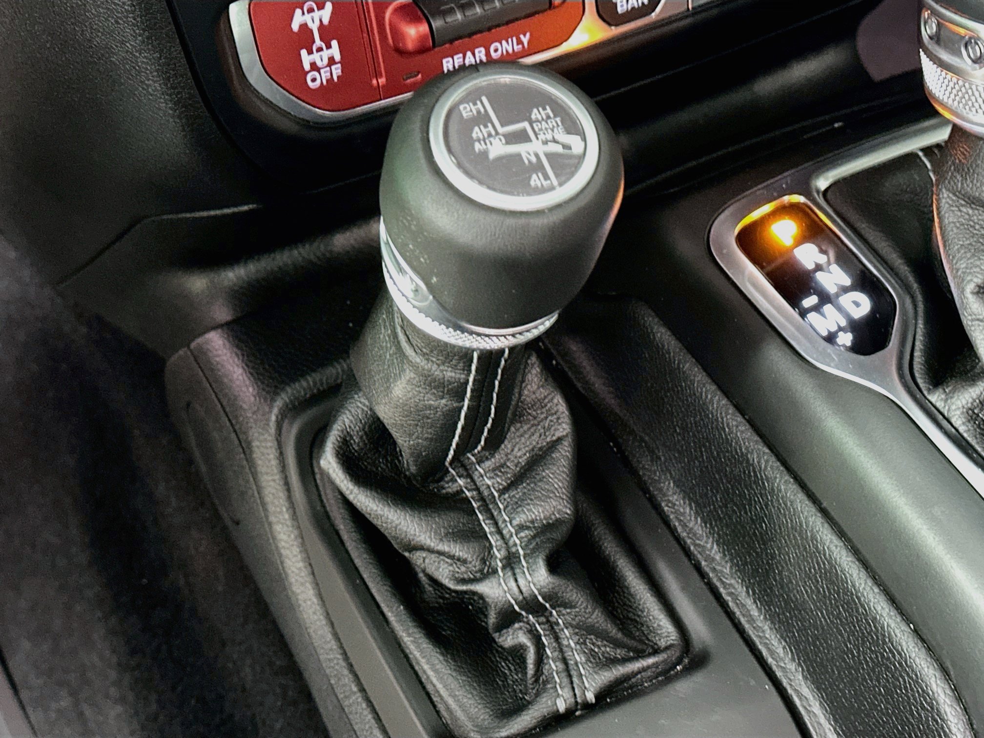 Used 2025 Jeep Gladiator Rubicon AWD/4WD image 22