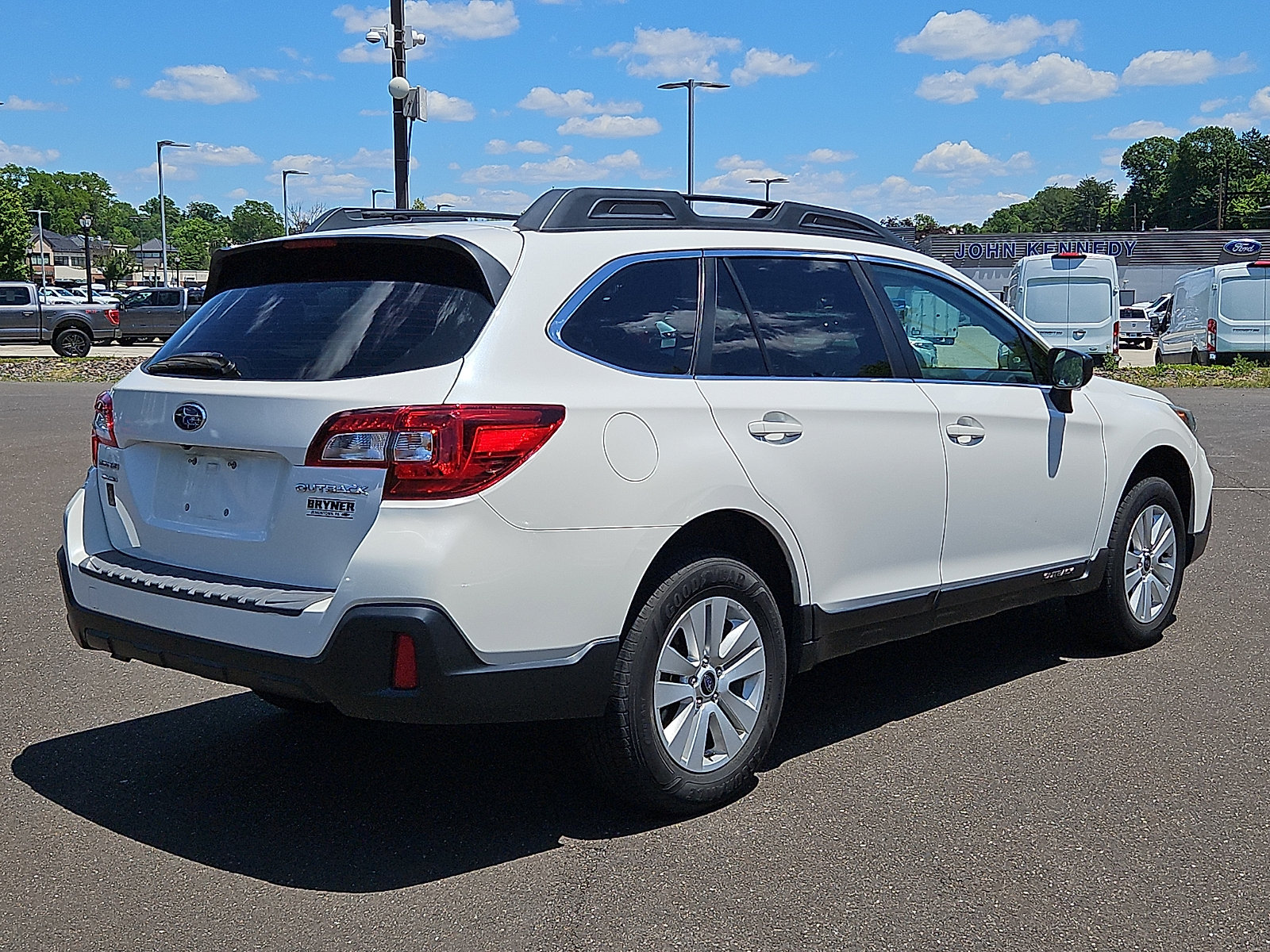 Used 2018 Subaru Outback 2.5i AWD/4WD image 6