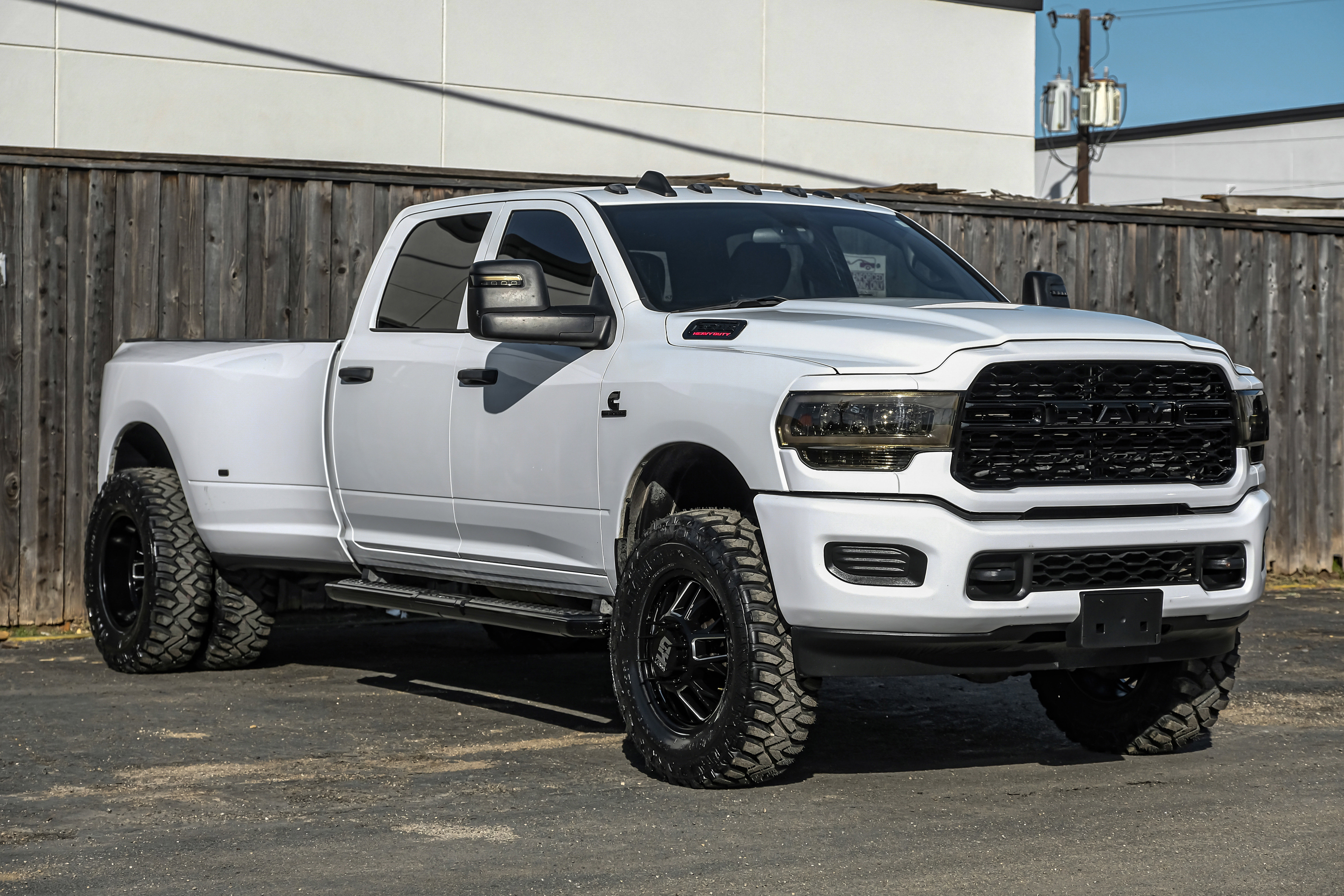 Used 2024 RAM 3500 Tradesman w/ Chrome Appearance Group image 7