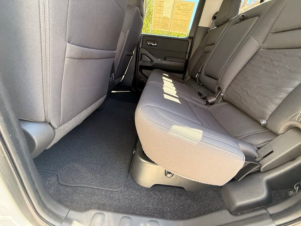 Used 2022 Nissan Frontier SV w/ Technology Package image 28