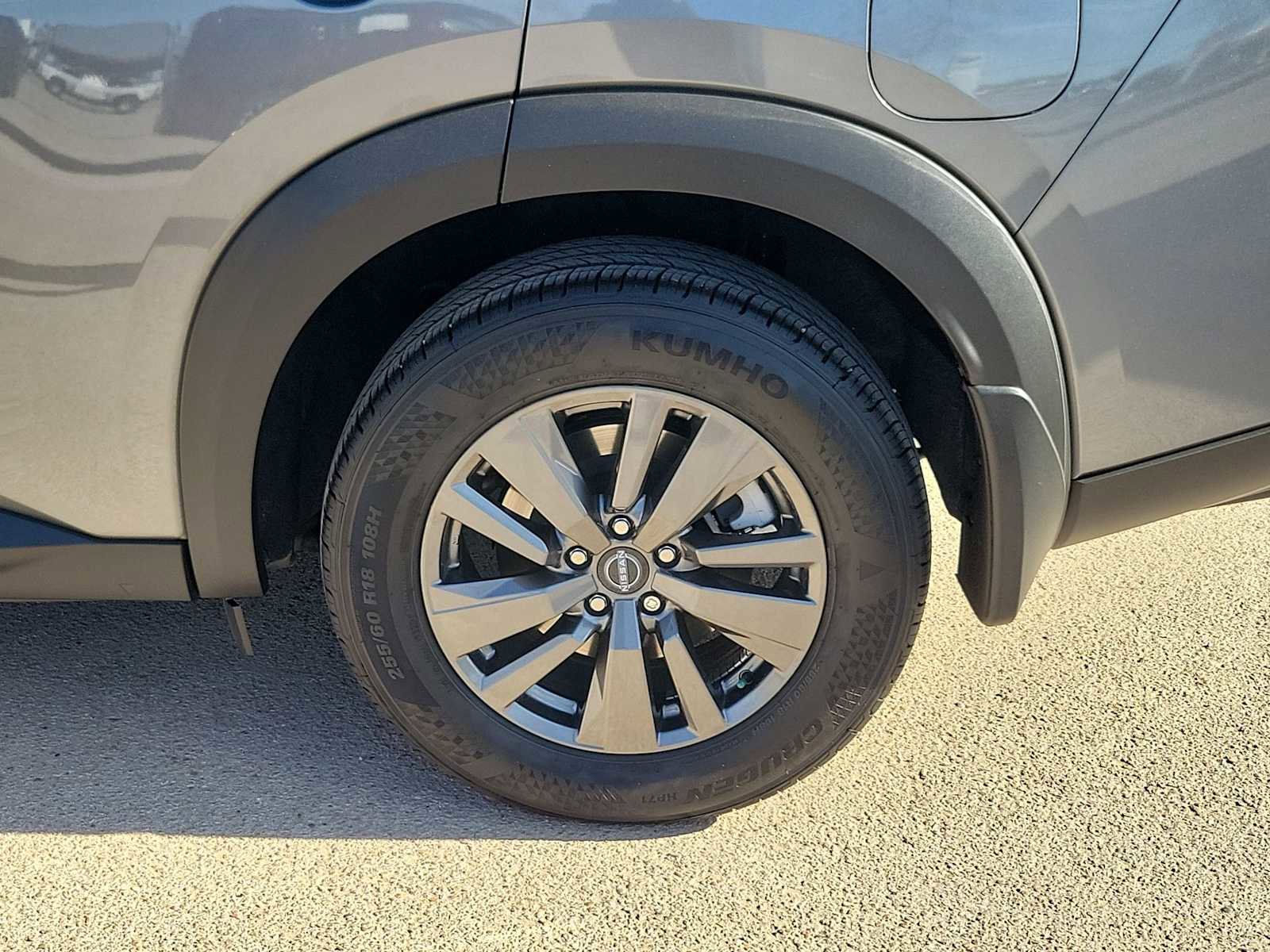 Used 2025 Nissan Pathfinder SV w/ Cargo Package image 4