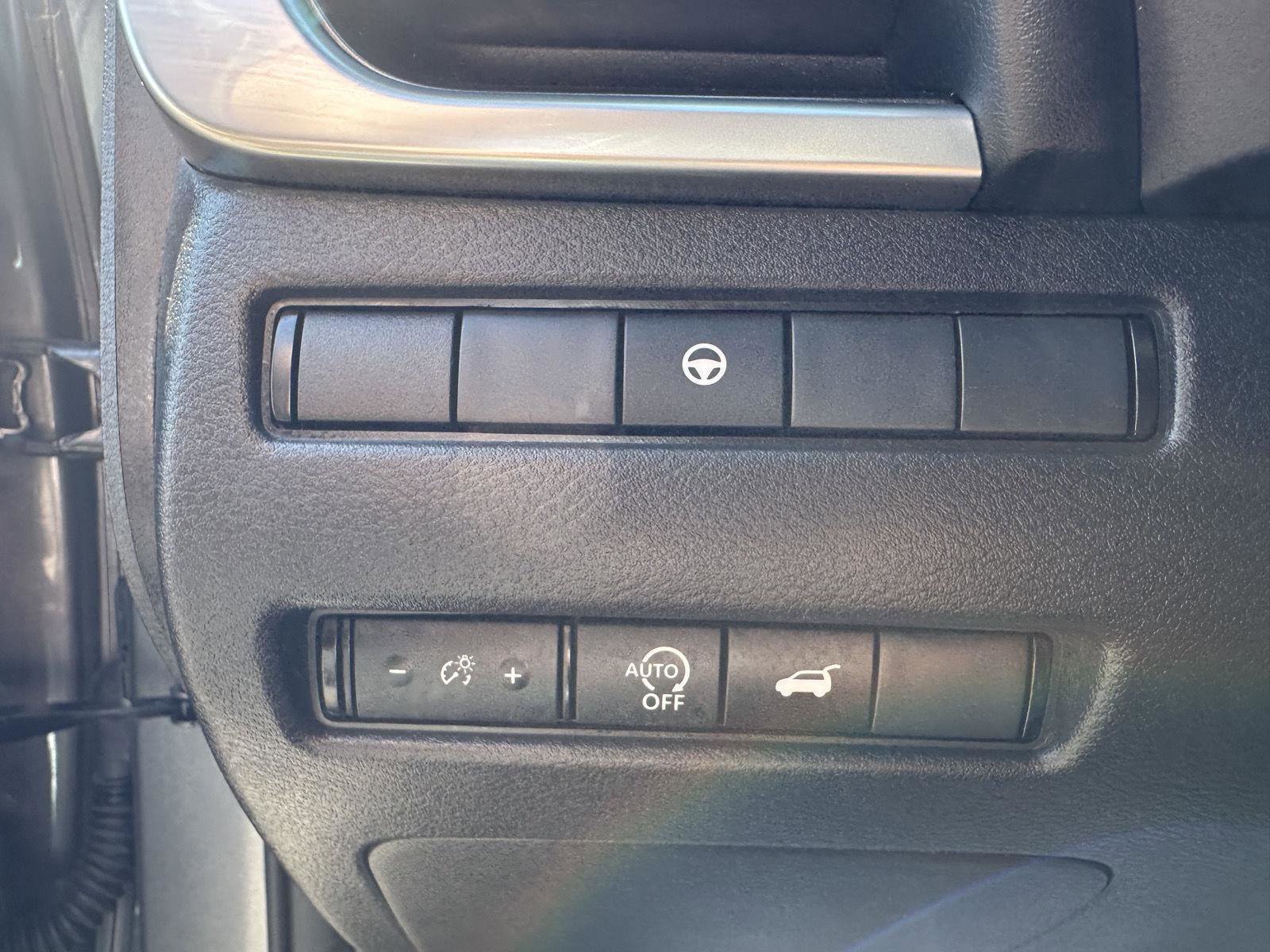 Used 2024 Nissan Rogue SV image 24